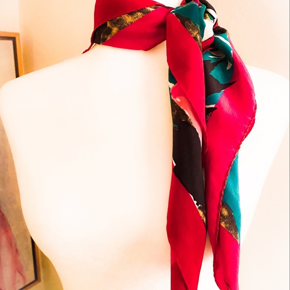 Vintage “Poppy” Floral Scarf by Christian Dior. - Picture 4 of 4